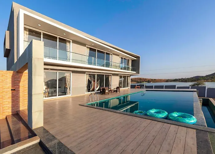 Stayvista's Bellisimo Panorama: Lakeside Retreat with Infinity Pool Nashik