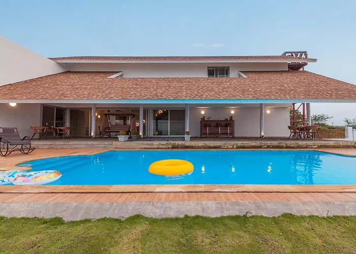 Stayvista'S Eva Villa - Lakeside Luxury With Modern Decor, Pool & Expansive Lawn - Near Sula Nashik