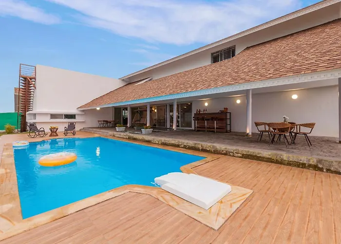 Stayvista'S Eva Villa - Lakeside Luxury With Modern Decor, Pool & Expansive Lawn - Near Sula Nashik
